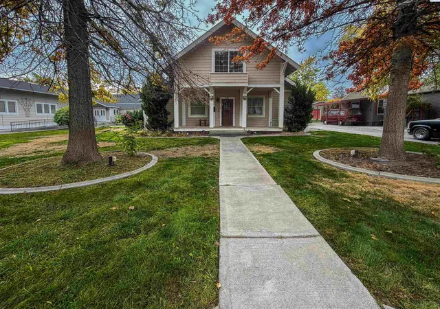 Photo 1 of Single family home for sale at 621 W Albany Ave, Kennewick, WA 99336 | MLS# PAC297437 | Listing updated on 2026-10-26