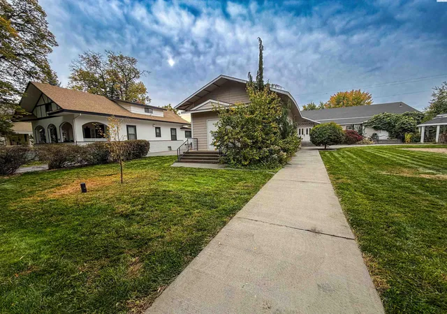 Photo 3 of Single family home for sale at 621 W Albany Ave, Kennewick, WA 99336 | MLS# PAC297437 | Listing updated on 2026-10-26