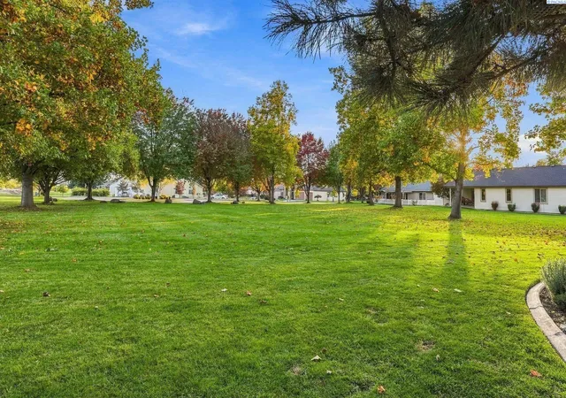 Photo 2 of Single family home for sale at 11 Zinnia Ct, Pasco, WA 99301 | MLS# PAC297439 | Listing updated on 2026-10-28