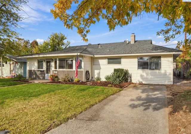 Single family home for sale at 2400 Concord, Richland, WA 99352 | MLS# PAC297440