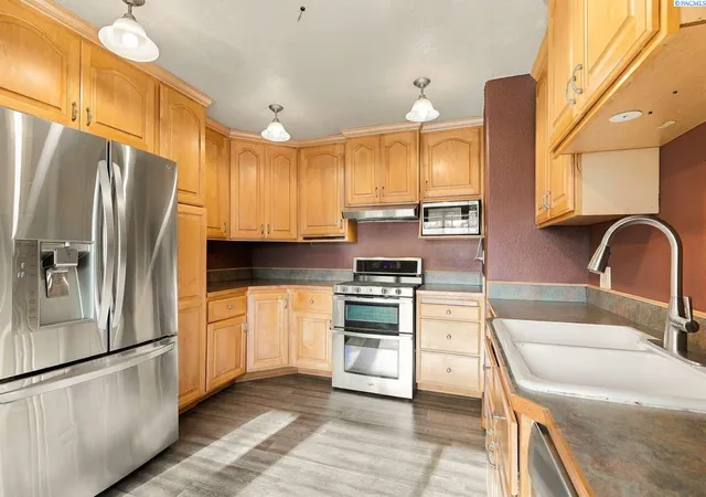 Photo 3 of Single family home for sale at 2400 Concord, Richland, WA 99352 | MLS# PAC297440 | Listing updated on 2026-10-28
