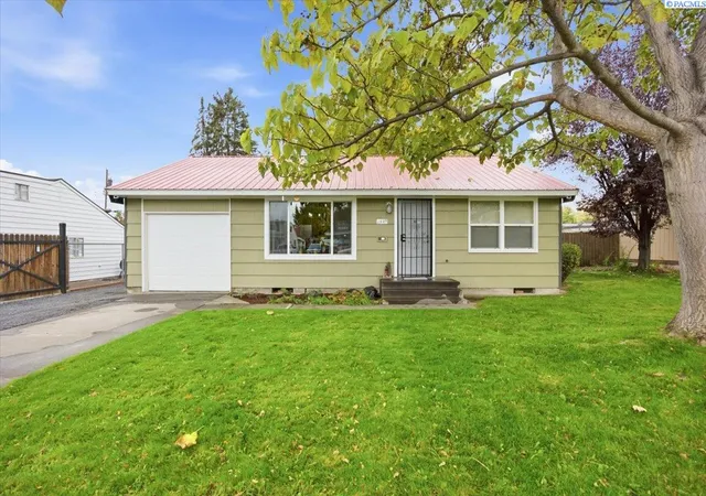 Photo 1 of Single family home for sale at 1925 W 3rd Avenue, Kennewick, WA 99336 | MLS# PAC297443 | Listing updated on 2026-10-28
