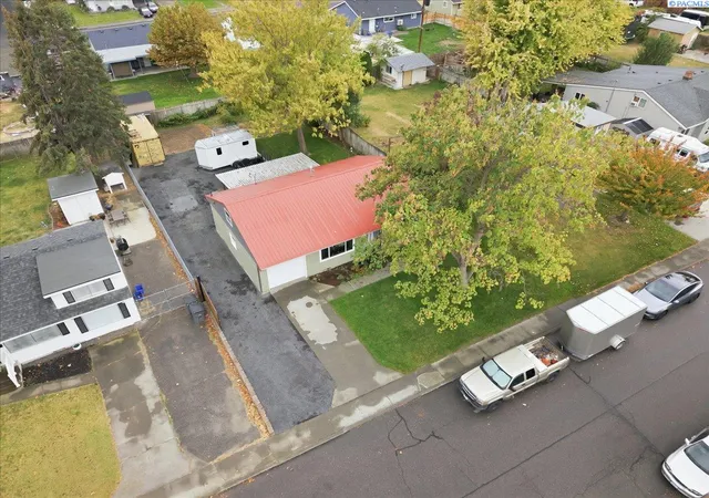 Photo 3 of Single family home for sale at 1925 W 3rd Avenue, Kennewick, WA 99336 | MLS# PAC297443 | Listing updated on 2026-10-28