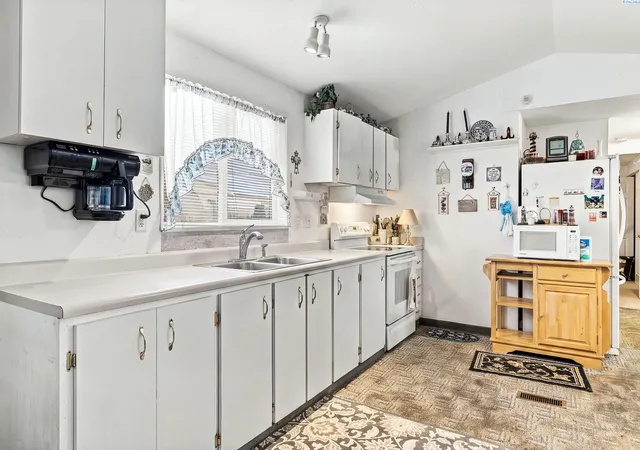 Photo 3 of Manufactured home for sale at 33604 N Sunset Rd, Benton City, WA 99320 | MLS# PAC297444 | Listing updated on 2026-10-28