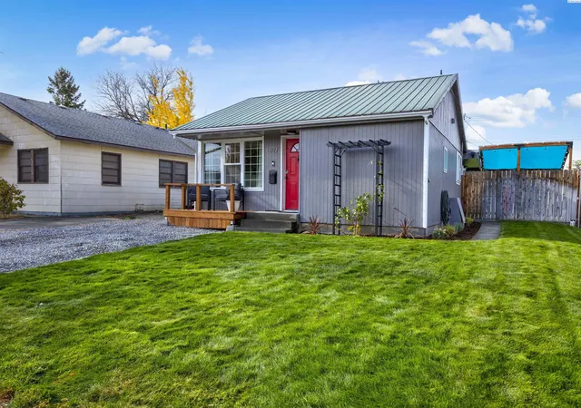Single family home for sale at 1609 Perkins Ave, Richland, WA 99354 | MLS# PAC297445