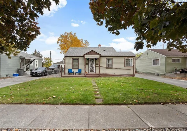 Photo 1 of Single family home for sale at 911 S Alder, Kennewick, WA 99336 | MLS# PAC297446 | Listing updated on 2026-10-28
