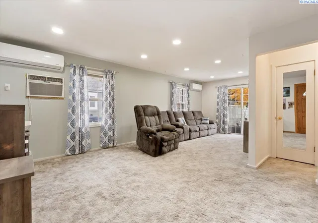 Photo 3 of Single family home for sale at 911 S Alder, Kennewick, WA 99336 | MLS# PAC297446 | Listing updated on 2026-10-28