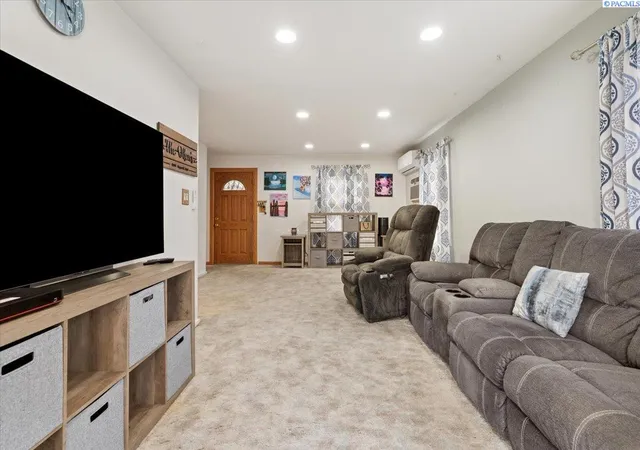 Photo 3 of Single family home for sale at 911 S Alder, Kennewick, WA 99336 | MLS# PAC297446 | Listing updated on 2026-10-28