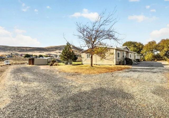 Photo 1 of Manufactured home for sale at 42605 E Red Mountain Rd, Benton City, WA 99320 | MLS# PAC297451 | Listing updated on 2026-10-28
