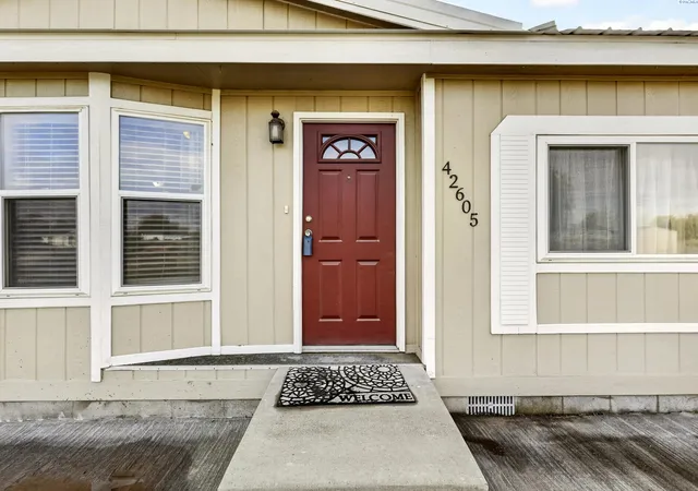 Photo 3 of Manufactured home for sale at 42605 E Red Mountain Rd, Benton City, WA 99320 | MLS# PAC297451 | Listing updated on 2026-10-28