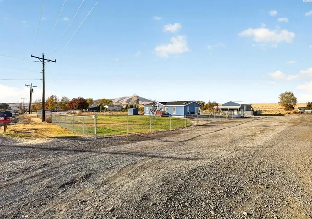 Photo 3 of Manufactured home for sale at 17306 E Ruppert Rd, Benton City, WA 99320 | MLS# PAC297452 | Listing updated on 2026-10-28