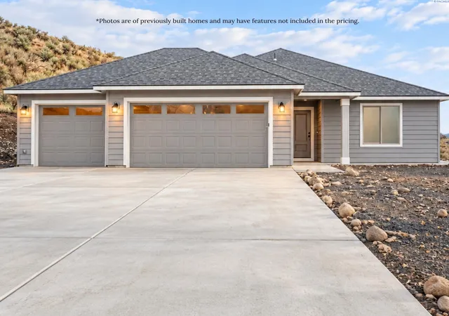 Single family home for sale at 8810 Dean Dr, Pasco, WA 99301 | MLS# PAC297456