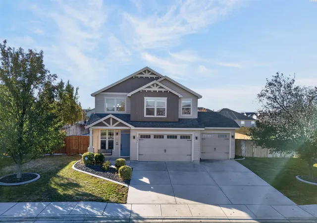 Single family home for sale at 5706 Sacramento Dr, Pasco, WA 99301 | MLS# PAC297457