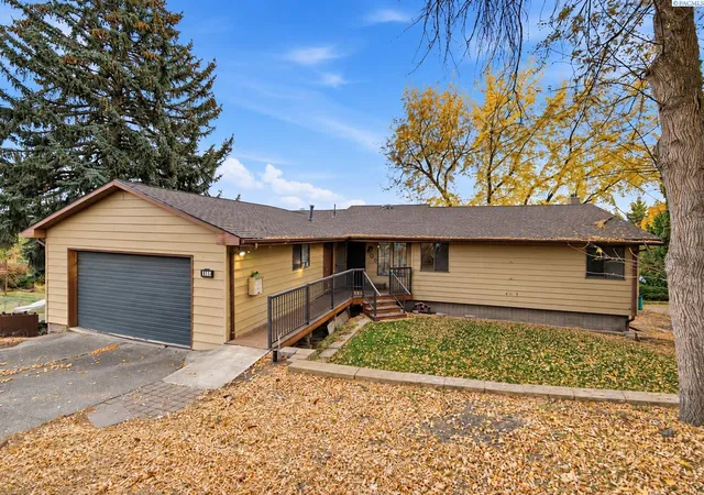 Multi family home for sale at 405 NW North St, Pullman, WA 99163 | MLS# PAC297458