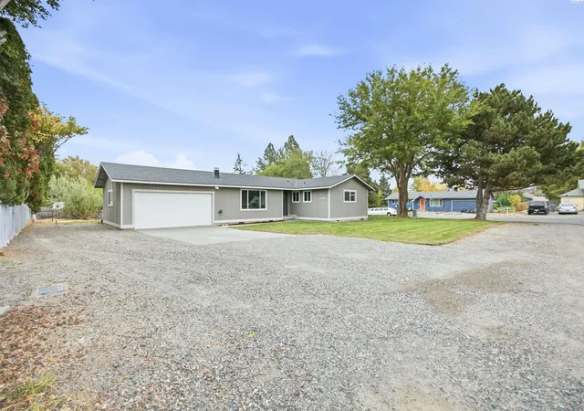 Photo 1 of Single family home for sale at 2705 S Quincy, Kennewick, WA 99337 | MLS# PAC297459 | Listing updated on 2026-10-29