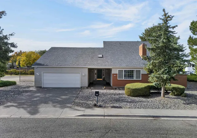 Photo 2 of Single family home for sale at 2541 Granada Ct, Richland, WA 99354 | MLS# PAC297461 | Listing updated on 2026-10-29