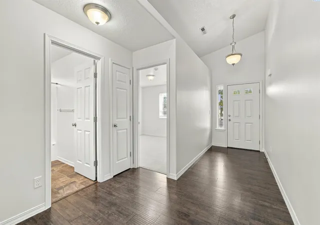 Photo 2 of Single family home for sale at 405 Sanlyn Ct, Benton City, WA 99320 | MLS# PAC297467 | Listing updated on 2026-10-28