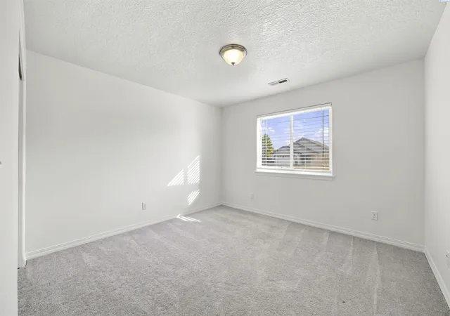 Photo 3 of Single family home for sale at 405 Sanlyn Ct, Benton City, WA 99320 | MLS# PAC297467 | Listing updated on 2026-10-28