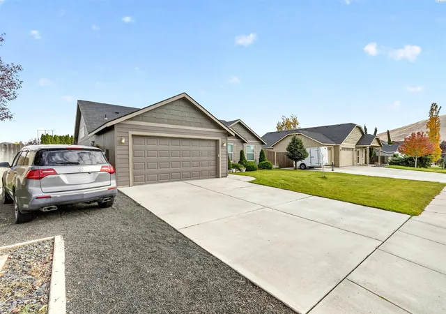 Photo 3 of Single family home for sale at 6240 Teak Ln, West Richland, WA 99353 | MLS# PAC297470 | Listing updated on 2026-10-29