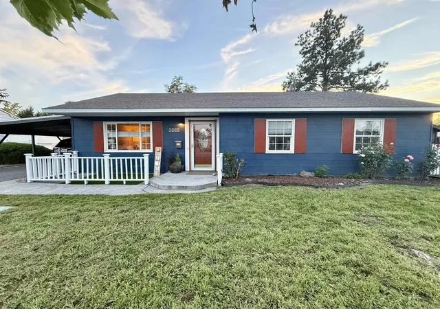 Photo 1 of Single family home for sale at 1111 Cottonwood Dr, Richland, WA 99354 | MLS# PAC297471 | Listing updated on 2026-10-29
