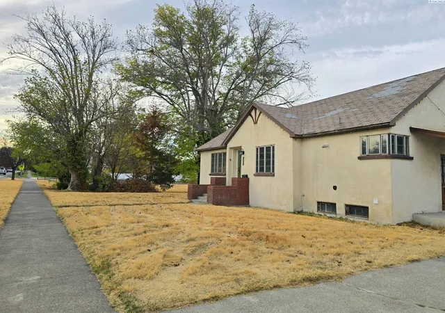 Photo 3 of Single family home for sale at 840 W Kennewick Ave, Kennewick, WA 99336 | MLS# PAC297472 | Listing updated on 2026-10-29