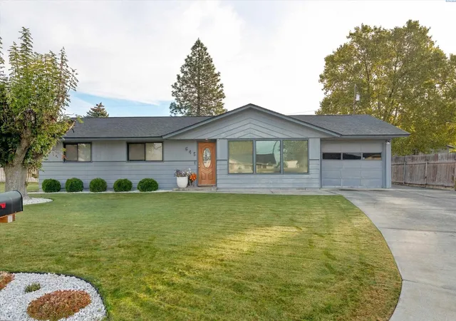 Photo 1 of Single family home for sale at 645 E Ash Pl, Othello, WA 99344 | MLS# PAC297474 | Listing updated on 2026-10-29