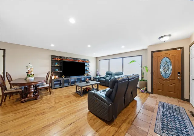 Photo 2 of Single family home for sale at 645 E Ash Pl, Othello, WA 99344 | MLS# PAC297474 | Listing updated on 2026-10-29