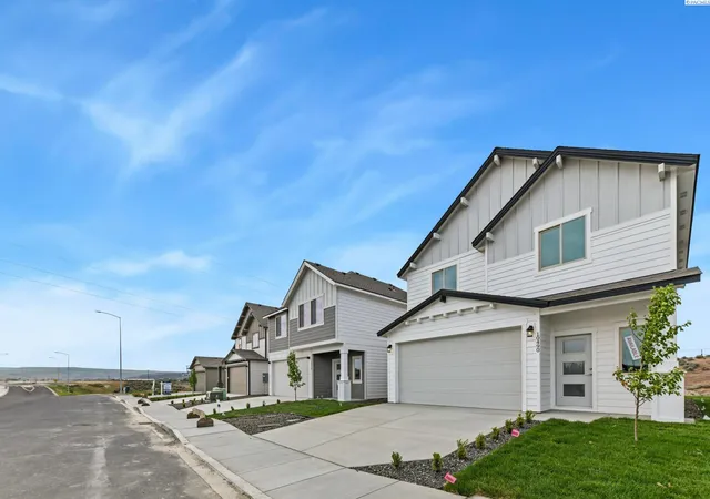 2nd image of 10490 Clearwater Dr, Kennewick, WA 99336 | MLS# 293083