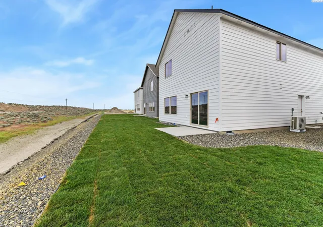 3rd image of 10490 Clearwater Dr, Kennewick, WA 99336 | MLS# 293083