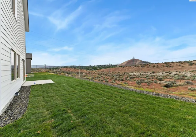 5th image of 10490 Clearwater Dr, Kennewick, WA 99336 | MLS# 293083