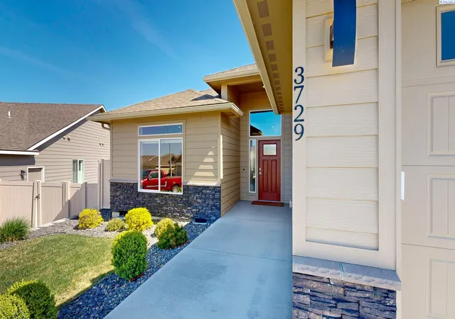 Homes for sale in Kennewick, WA | 3729 S Van Buren Pl, Kennewick, WA 99338 | MLS# 291995
