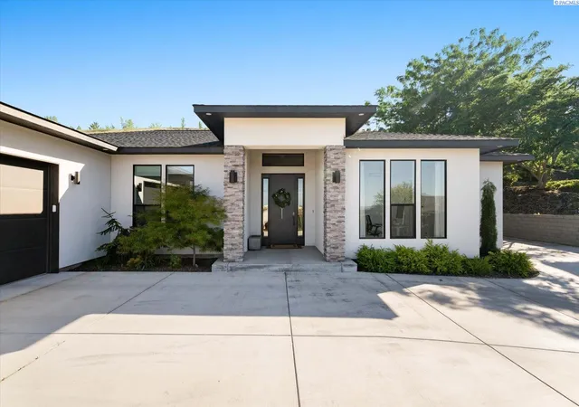 2nd image of 325 Rockwood Dr, Richland, WA 99352 | MLS# 293368