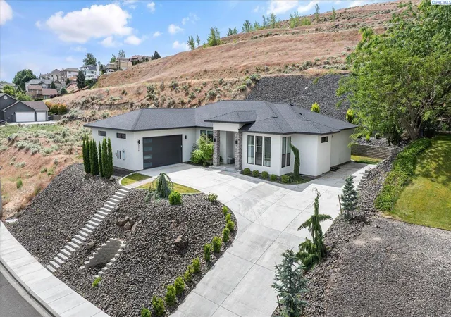 3rd image of 325 Rockwood Dr, Richland, WA 99352 | MLS# 293368