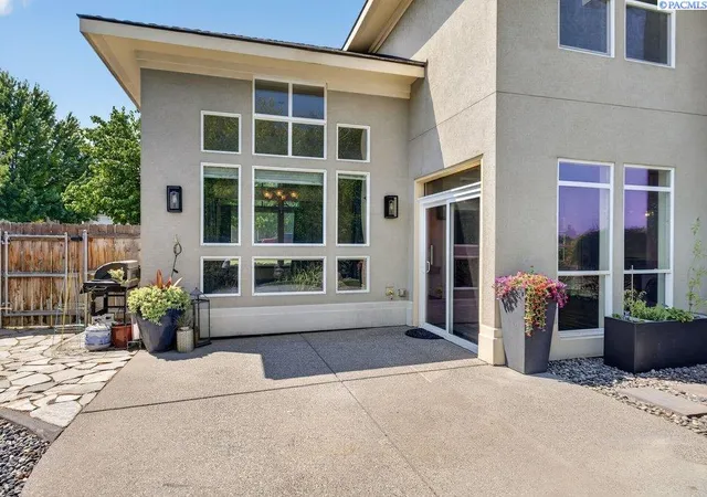 Photo 3 of Single family home for sale at 3603 S Ledbetter St, Kennewick, WA 99337 | MLS# 295873 | Listing updated on 2026-09-12