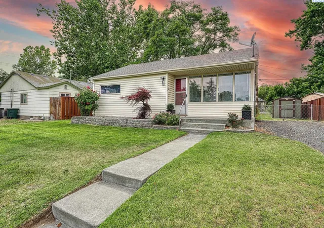 Homes for sale in Richland, WA | 803 Smith Ave, Richland, WA 99352 | MLS# 293388