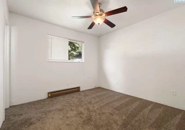 Photo 3 of Single family home for sale at 484 S 41st Avenue, West Richland, WA 99353 | MLS# 295526 | Listing updated on 2026-09-12