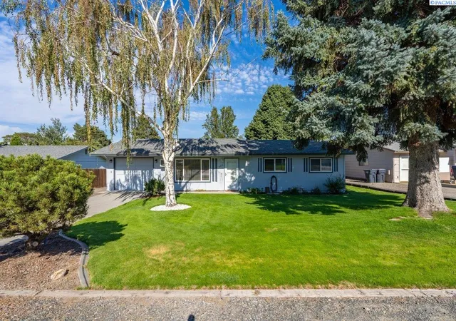 Photo 1 of Single family home for sale at 484 S 41st Avenue, West Richland, WA 99353 | MLS# 295526 | Listing updated on 2026-09-12