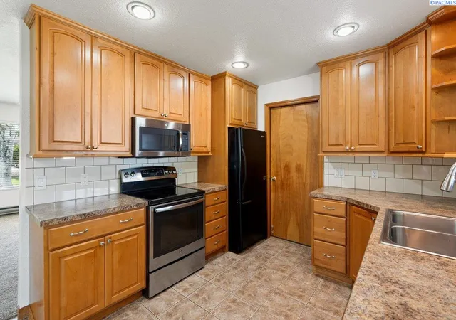 Photo 25 of Single family home for sale at 484 S 41st Avenue, West Richland, WA 99353 | MLS# 295526 | Listing updated on 2026-09-12