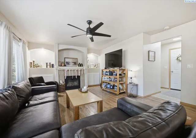 Photo 3 of Single family home for sale at 1309 S Irving Pl, Kennewick, WA 99338 | MLS# 294505 | Listing updated on 2026-09-11