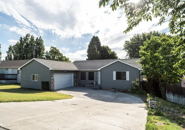 Homes for sale in Benton City, WA | 1565 Ne 11th St, Benton City, WA 99320 | MLS# 294533