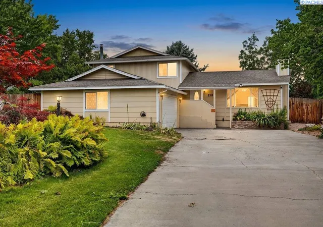 Photo 1 of Single family home for sale at 2105 Pheasant Ln, West Richland, WA 99353 | MLS# 294727 | Listing updated on 2026-09-11