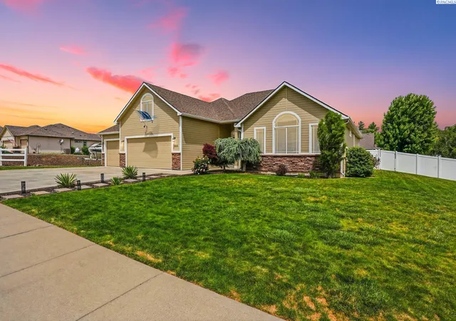 Homes for sale in Yakima, WA | 7601 W Washington Avenue, Yakima, WA 98903 | MLS# 294260