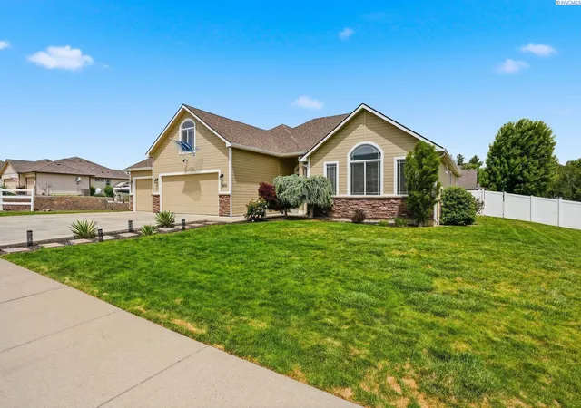 Homes for sale in Yakima, WA | 7601 W Washington Avenue, Yakima, WA 98903 | MLS# 294260