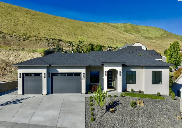 1st image of 5289 S Quincy Pl, Kennewick, WA 99337 | MLS# 292849