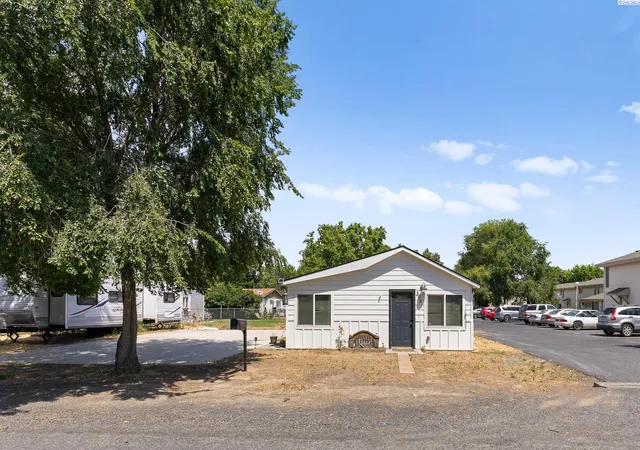 1st image of 306 E 5th St, Warden, WA 98857 | MLS# 293936