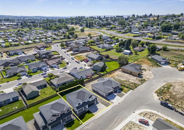 Homes for sale in Sunnyside, WA | 316 Victoria Street, Sunnyside, WA 98944 | MLS# 294371