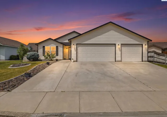 Homes for sale in Pasco, WA | 5703 Fillmore Dr, Pasco, WA 99301 | MLS# 293939