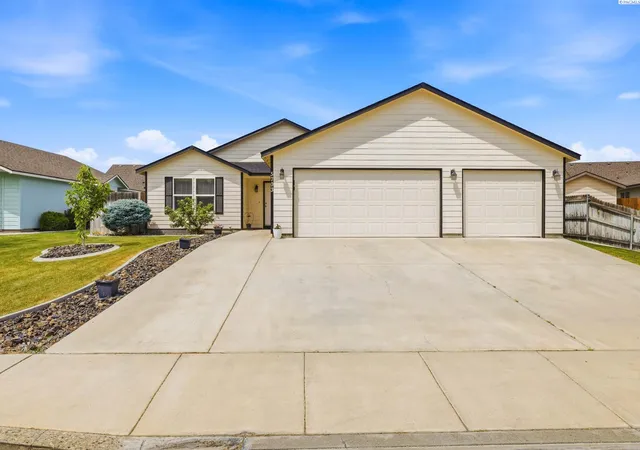 Homes for sale in Pasco, WA | 5703 Fillmore Dr, Pasco, WA 99301 | MLS# 293939
