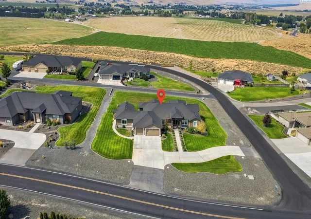 Photo 1 of Single family home for sale at 72305 E Reata Rd, Kennewick, WA 99338 | MLS# 295946 | Listing updated on 2026-09-17