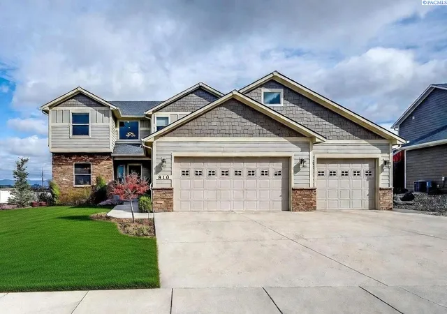 Homes for sale in Pullman, WA | 810 Sw Windy Point Court, Pullman, WA 99163 | MLS# 291196